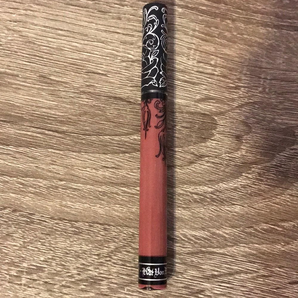 Kat Von D. Lolita liquid lipstick (chestnut rose)